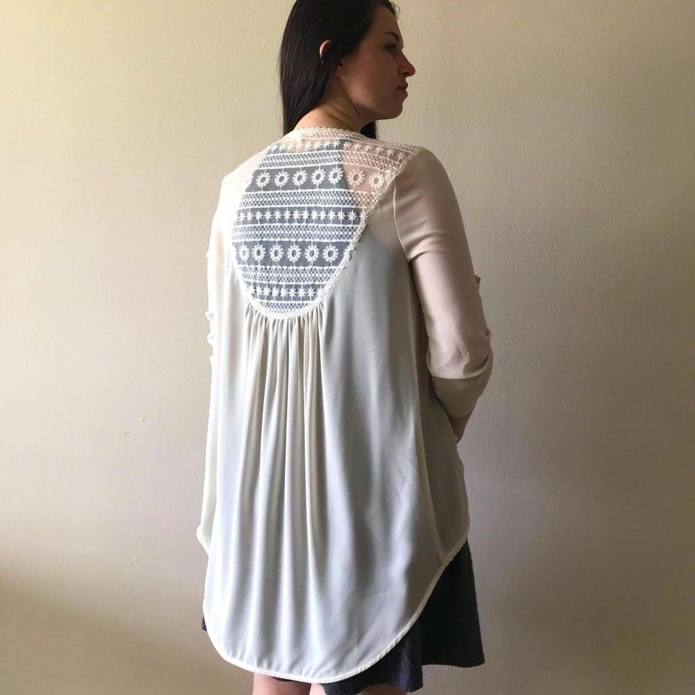 Cream Lace Back High-Low Layering - Picture 2 of 4